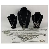 Costume Jewelry: Silver Tone And Pearl like chain,