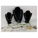 Costume Jewelry: Green Beaded Necklace, Gold Tone