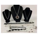 Costume Jewelry: Avon Silver tone fancy link chain