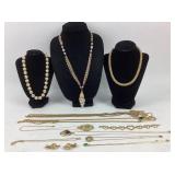 Costume Jewelry: Avon S Necklace, heavy pearl like