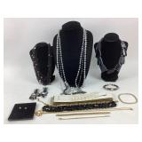 Costume Jewelry: Gold tone Monet chain bracelet,