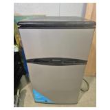 Frigidaire 3.1 cu ft mini fridge,