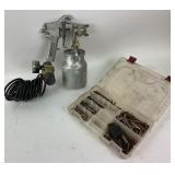 Upright Paint Spray Gun With Regulator And Assorte