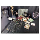 Costume Jewelry: Pearl like necklace, Carved