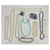 Costume Jewelry: .925 Sterling Silver clasp pearl