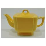 Riviera teapot, yellow, chip to spout