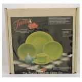 Fiesta Post 86 5 pc place setting, chartreuse, NIB