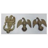 Cast iron eagle door knocker and 2 bronze eagles Cast iron eagle door knocker and 2 bronze eagles
