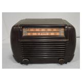 Fada radio, hairline to case