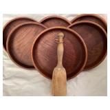 Assortment of 6 wooden bowls the diameter at the
