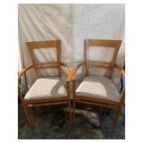 Nice pair of chairs seat measures 18 inches wide