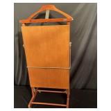 Reguitti suit stand in nice shape