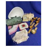 Mixed lot of decorative items