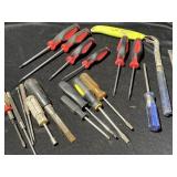 Miscellaneous lot of screwdrivers and other items