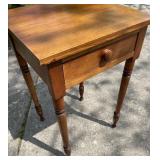 Very nice end table with one drawer (dovetail).