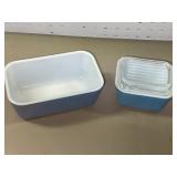 Pyrex small lidded refrigerator dish and larger