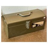 Old metal toolbox bay Vermont American. Looks