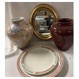 Lot with 2 vases, a mirror and some plates