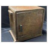 Vintage storage box, bottom is lined in tin.