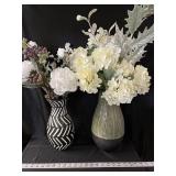2 flower vases