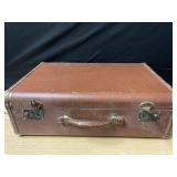 Vintage suitcase measuring 21 1/2" x 14" x 7"