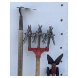 Garden weasel, hoe and edge trimmer