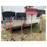 Lot of 4 snow shovels