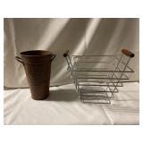 Lot of metal basket and floral bucket