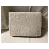 Memory foam pillow with removable heat/cool pack