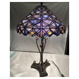(X) Tiffany Inspired Lamp  beautiful shades of