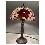 (X)  Tiffany Inspired Lamp  very pretty with