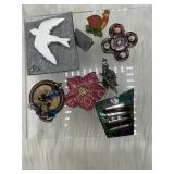 Vintage broaches/pins large assortment