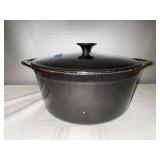 P- cast iron pot with lid