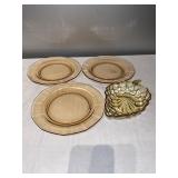 K- set of 4 matching plates and a fruit bowl