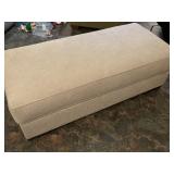 Ottoman in very nice condition. Measures 61