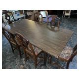 Vintage dining room table measures 6