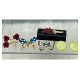 Assortment of pins/earrings