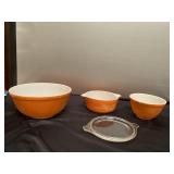 (.      ) Pyrex Harvest  Design  very nice