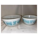 Butterprint turquoise Amish Pyrex mixing bowl-