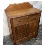 FL) PRIMITIVE waSh stand/ Camode.