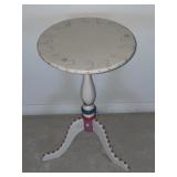 FL) Round table with glass top. 12 inch diameter