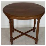 Fl) Oval end table- 21in X 26in