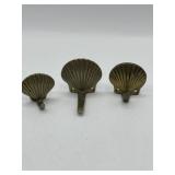 Brass seashell hooks - vintage