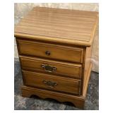 FL) Commode with 2 drawers very nice condition.