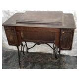 FL) Cast Iron Antique Franklin Sewing Machine in