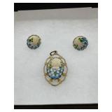 R2) Vintage floral print jewelry set