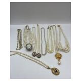 R2) Costume pearl Jewelry