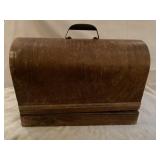 (R19)  Vintage 1941 Model Singer Portable