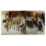 (R19) Screw Drivers assortment of sizes and