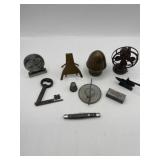 Assortment of vintage trinkets